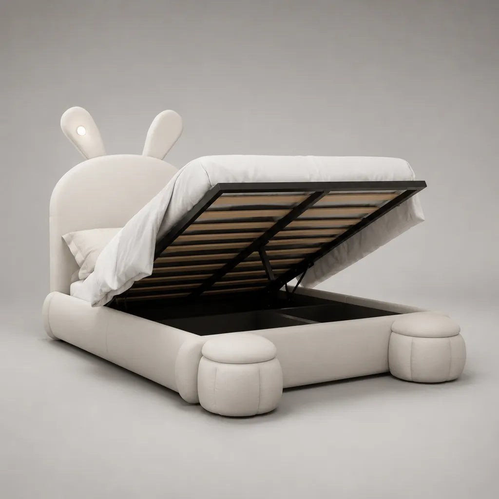 Lit coffre enfant 140 x 200 cm en similicuir blanc cassé avec tête de lit lapin, sommier relevable et 2 poufs